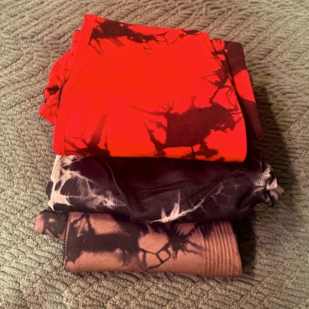 3 PAIRS of like brand new scrunch booty leggings.
